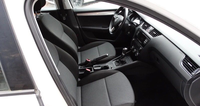 Skoda Octavia cena 36000 przebieg: 209587, rok produkcji 2016 z Poznań małe 56
